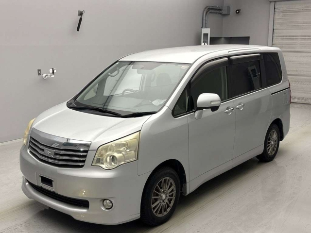 TOYOTA NOAH 2012
