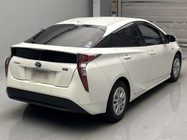 TOYOTA PRIUS 2016