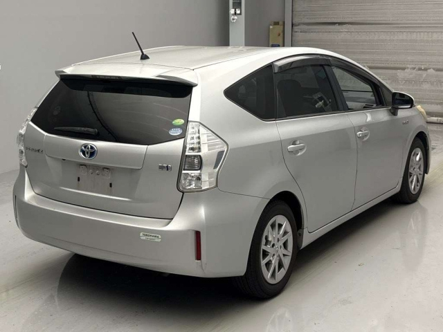 TOYOTA PRIUS ALPHA 2012