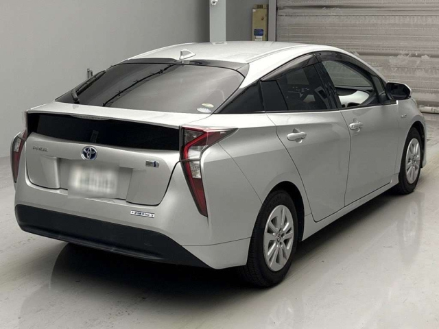 TOYOTA PRIUS 2017