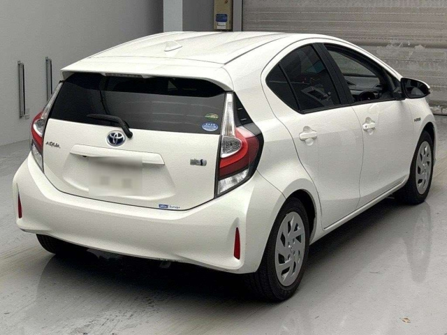 TOYOTA AQUA 2017