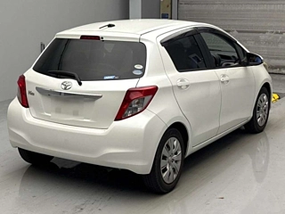 TOYOTA VITZ 2011