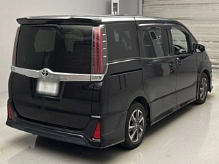 TOYOTA NOAH 2017