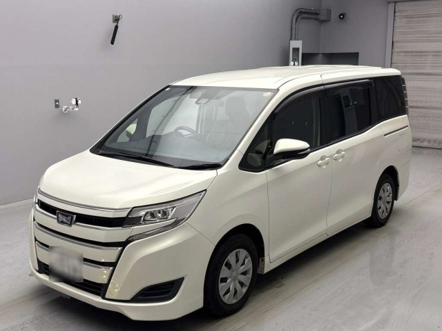 TOYOTA NOAH 2018