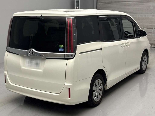 TOYOTA NOAH 2018