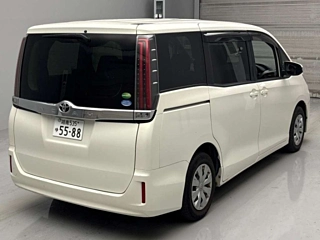 TOYOTA NOAH 2018