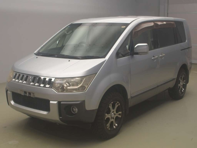 MITSUBISHI DELICA D5 2010