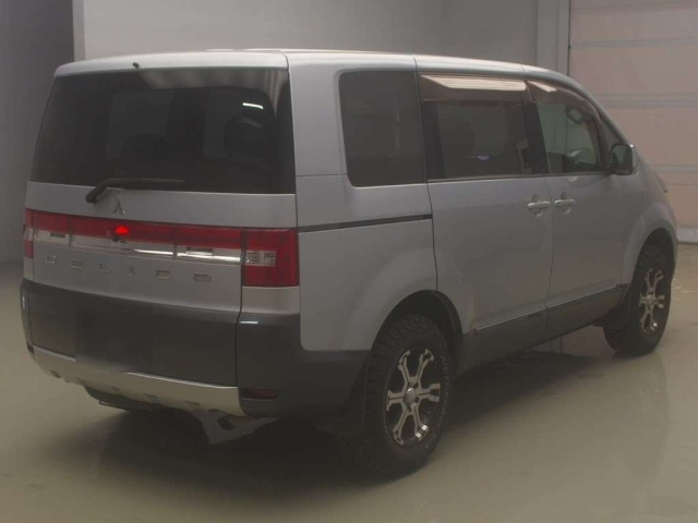 MITSUBISHI DELICA D5 2010