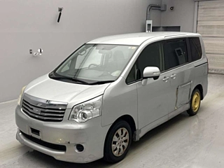 TOYOTA NOAH 2013