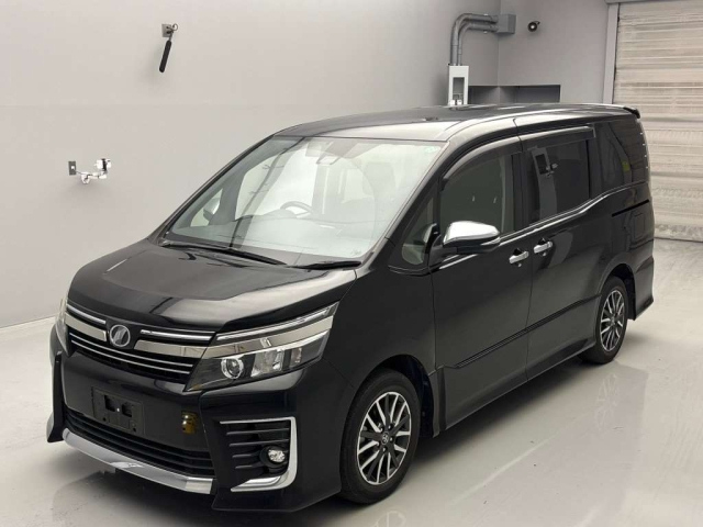 TOYOTA VOXY 2017