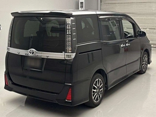 TOYOTA VOXY 2017