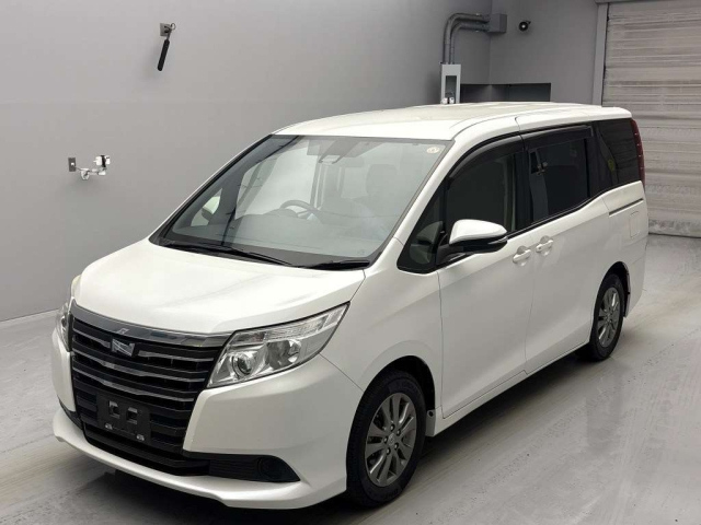 TOYOTA NOAH 2016