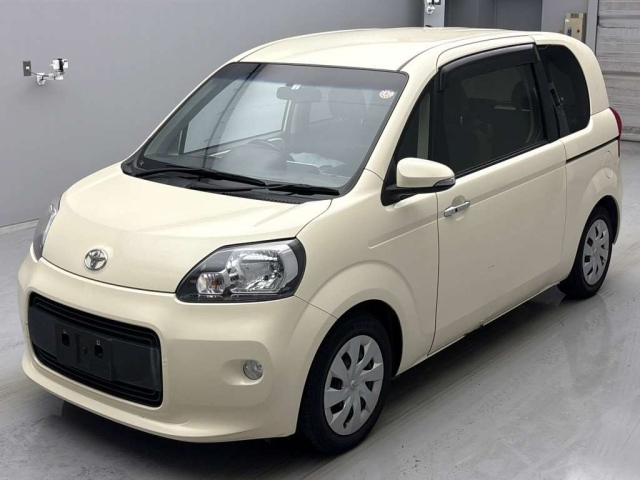 TOYOTA PORTE 2013