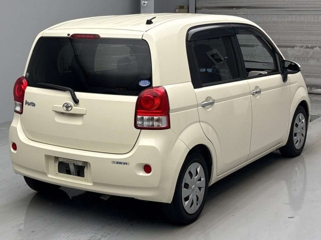 TOYOTA PORTE 2013