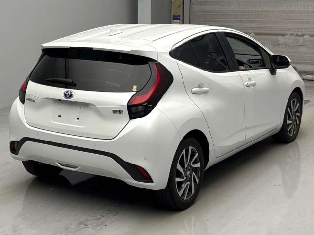 TOYOTA AQUA 2022