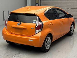 TOYOTA AQUA 2015