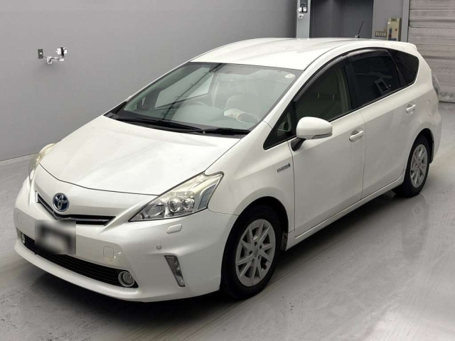 TOYOTA PRIUS ALPHA 2014
