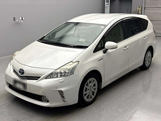 TOYOTA PRIUS ALPHA 2014