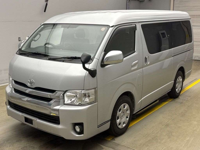TOYOTA HIACE 2020