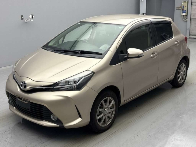 TOYOTA VITZ 2014