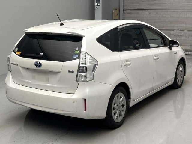 TOYOTA PRIUS ALPHA 2014