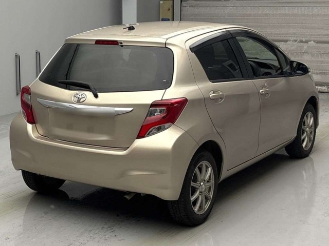 TOYOTA VITZ 2014