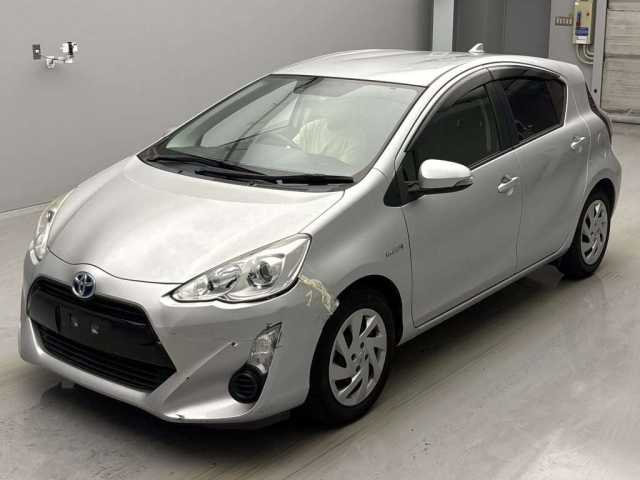 TOYOTA AQUA 2015