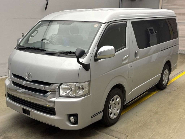 TOYOTA HIACE 2020