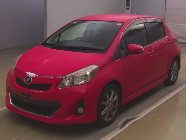 TOYOTA VITZ 2011