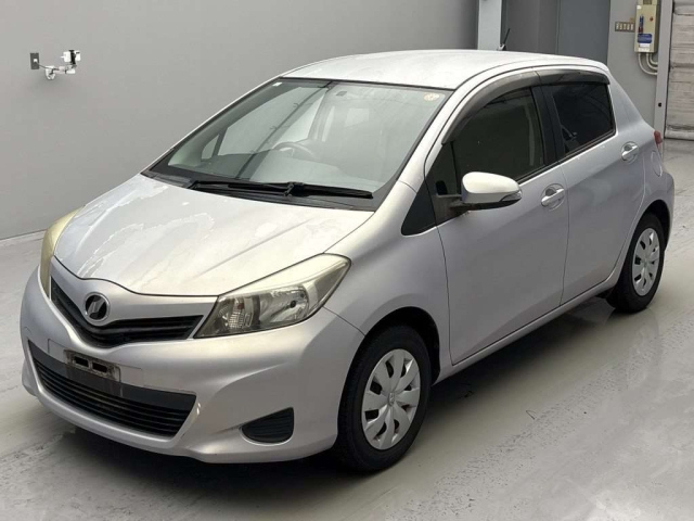 TOYOTA VITZ 2013