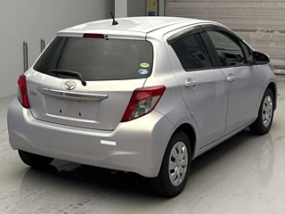 TOYOTA VITZ 2013