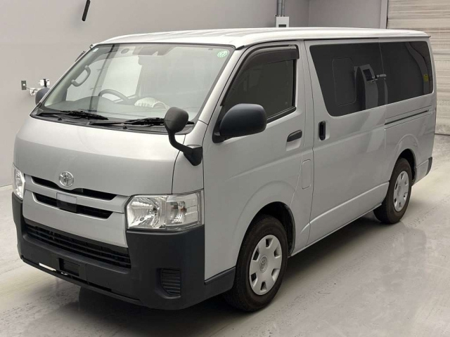 TOYOTA HIACE VAN 2018