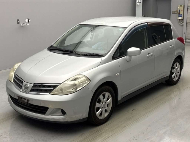 NISSAN TIIDA 2010