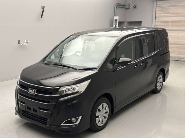 TOYOTA NOAH 2021