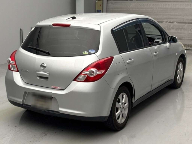 NISSAN TIIDA 2010