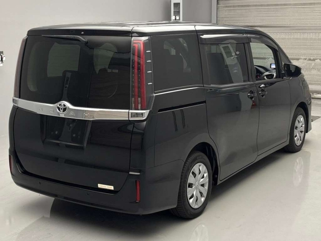 TOYOTA NOAH 2021