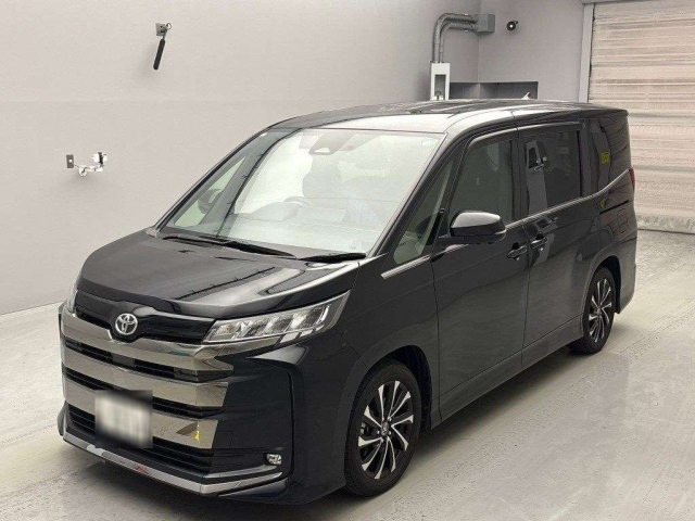 TOYOTA NOAH 2023