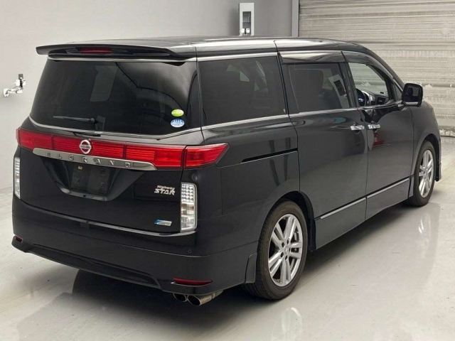 NISSAN ELGRAND 2010