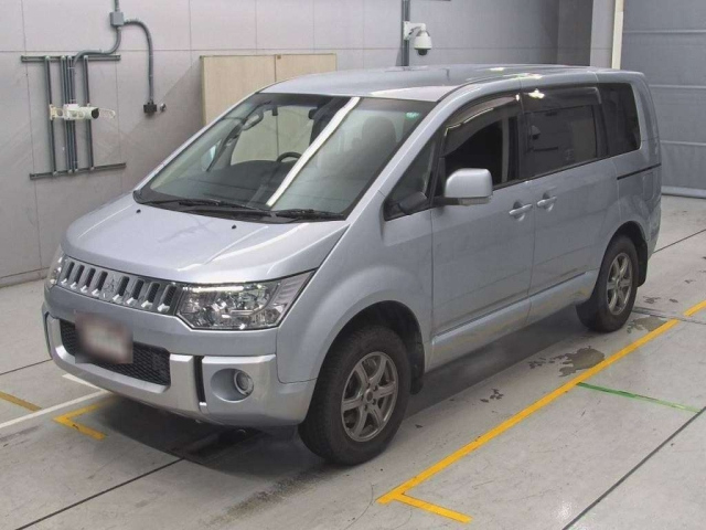 MITSUBISHI DELICA D5 2015