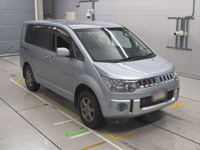 MITSUBISHI DELICA D5 2015