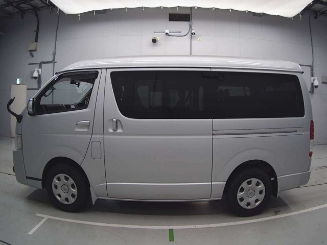 TOYOTA HIACE 2016