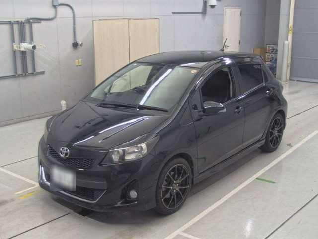 TOYOTA VITZ 2011