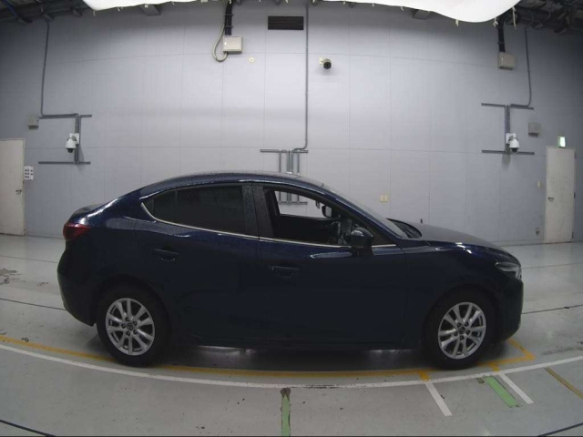 MAZDA AXELA 2017