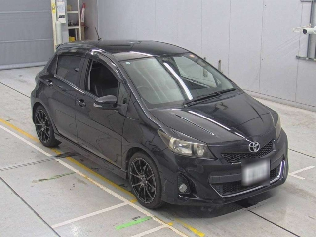 TOYOTA VITZ 2011