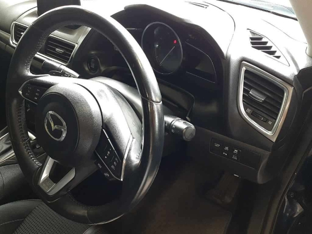MAZDA AXELA 2017