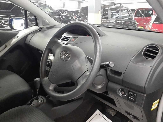 TOYOTA VITZ 2010