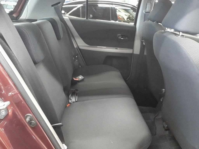 TOYOTA VITZ 2010