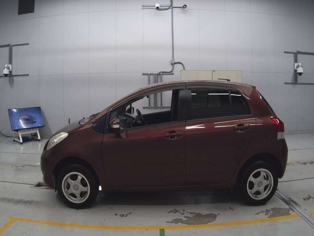 TOYOTA VITZ 2010