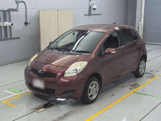 TOYOTA VITZ 2010