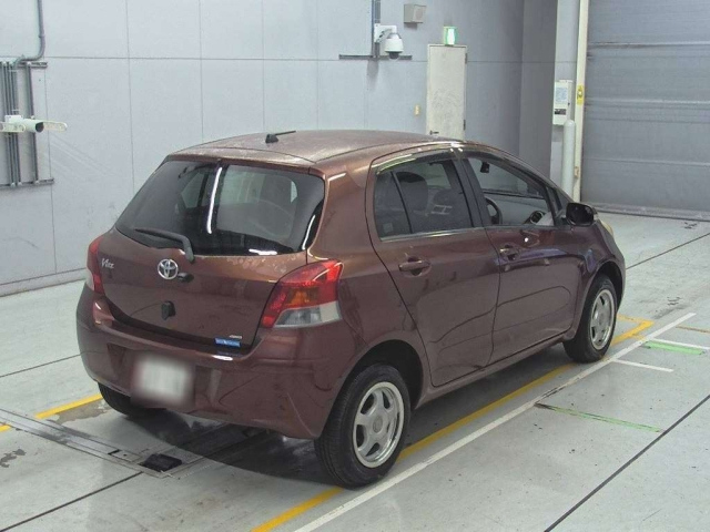 TOYOTA VITZ 2010